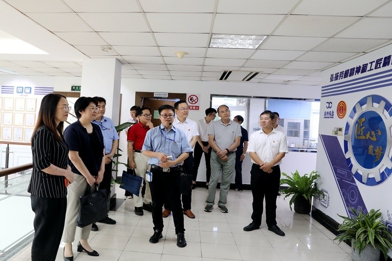 2020年7月14日，时任浙江省总工会党组成员、副主席张卫华一行莅临亚投娱乐纸业调研推动新时期产业工人行列建设鼎新工作