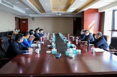 黄冈市委副书记王涛一行调研亚投娱乐纸业