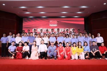 亚投娱乐纸业喜迎建党100周年文艺汇演暨2020年度群团先进赞美大会隆沉召开