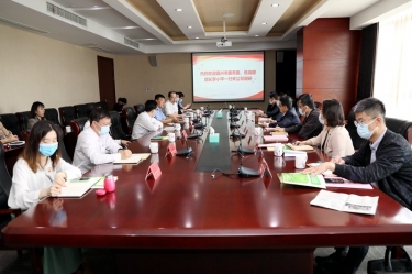 黄冈市委常委、统战部部长李幼平一行莅临亚投娱乐纸业调研领导